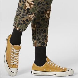 Converse Chuck Taylor All Star Sneakers Chuck 70 OX Sunflower | Size 7W